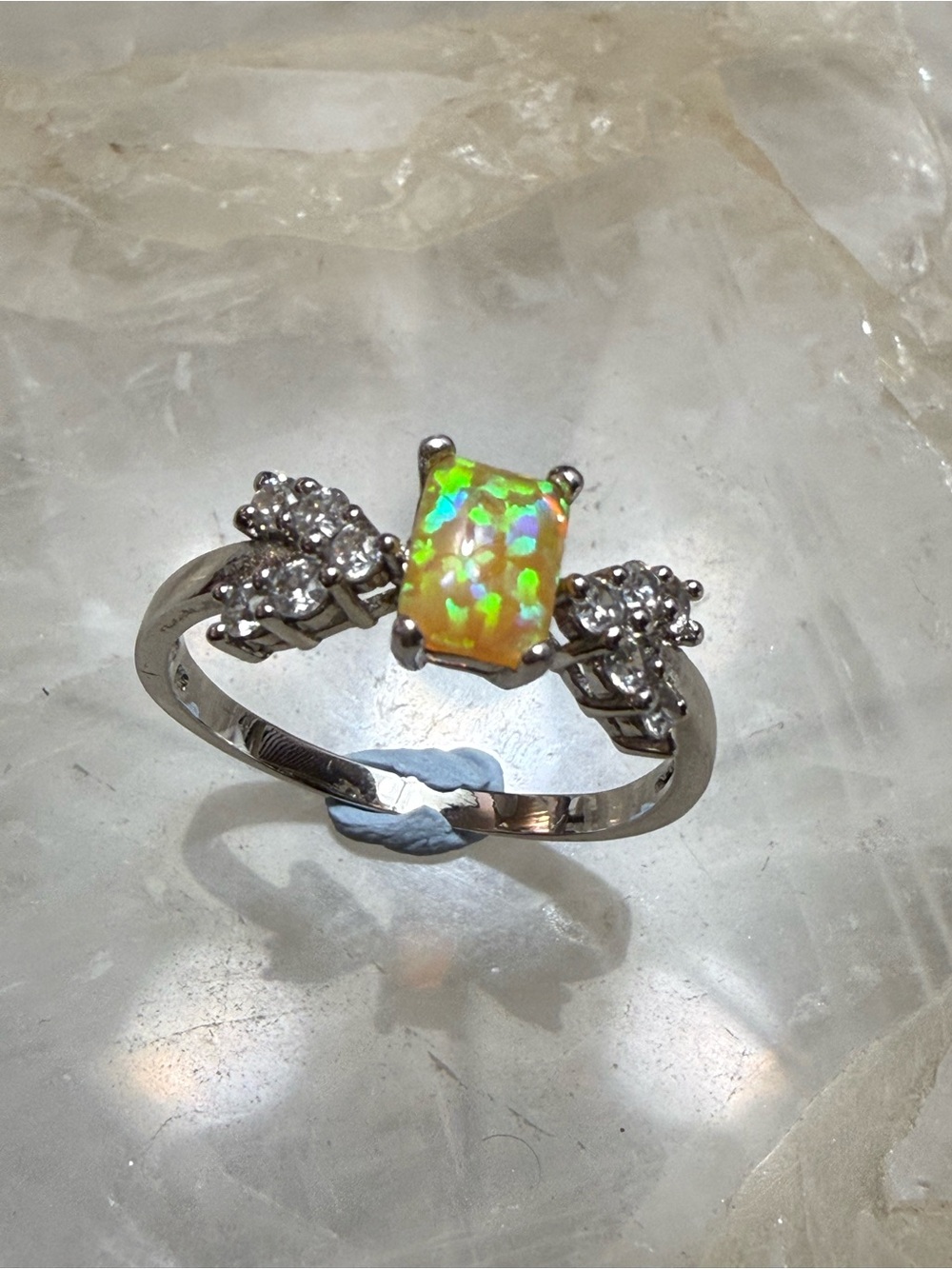 Sterling Silver Ring - Yellow-Green Stone  Size 9 Untested